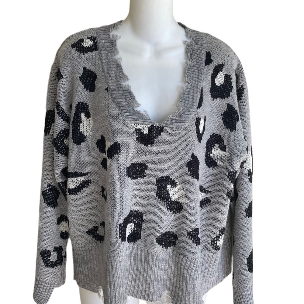 NWT Moral Fiber Grey Black Distressed V Neck Sweater with Cheetah Print XL